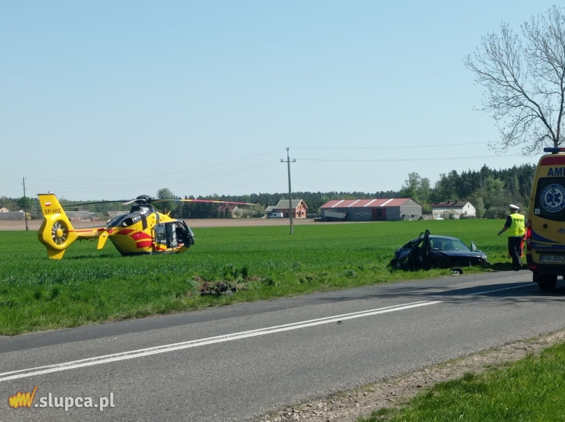 Zderzyły się trzy auta. Wezwano śmigłowiec  ZDJĘCIA