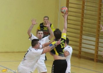 Hagard przegrywa, rozgrywający w szpitalu