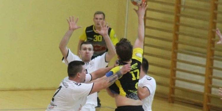 Hagard przegrywa, rozgrywający w szpitalu