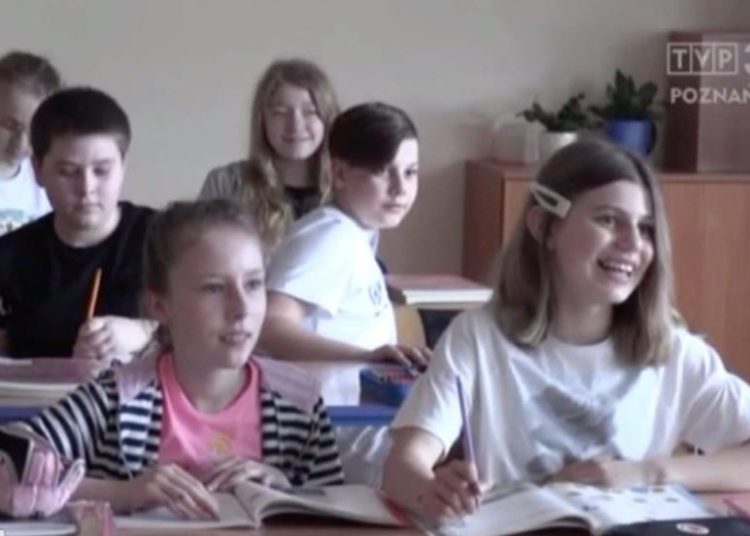 O szkole bez ocen i sprawdzianów w Teleskopie