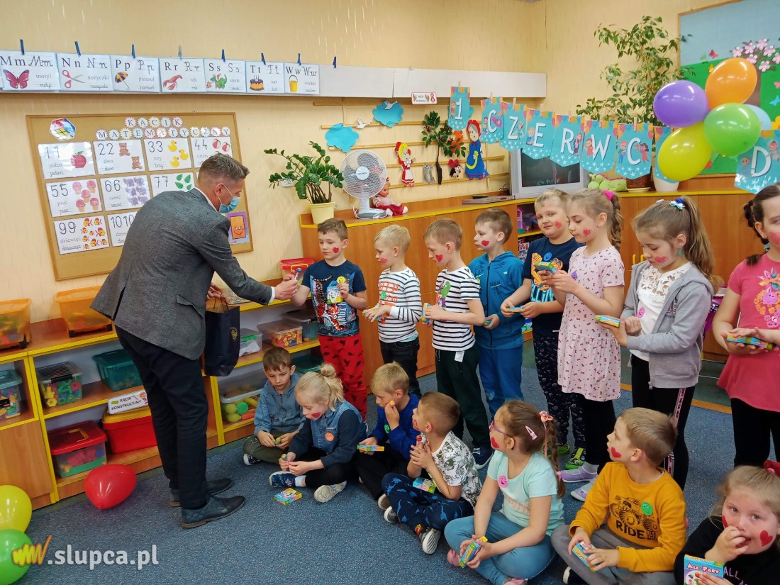 Z upominkami do przedszkolaków