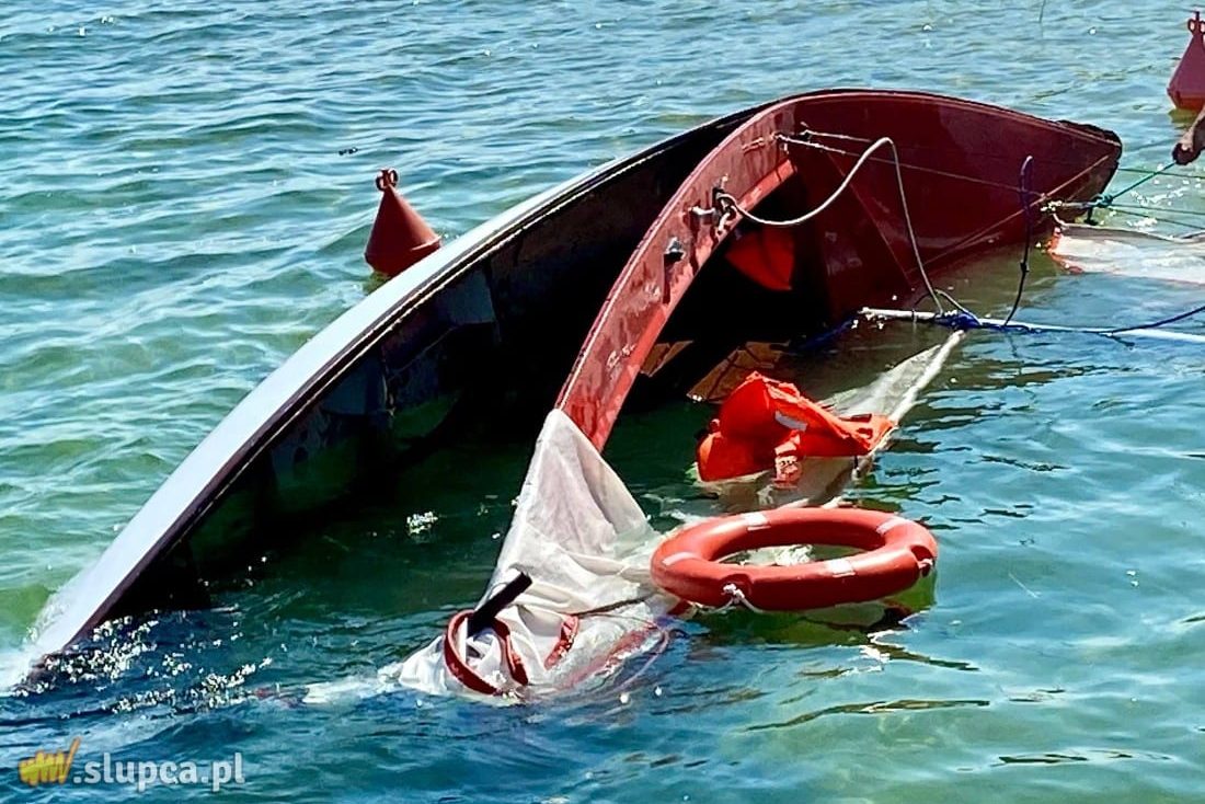 Wypożyczyli łódkę. Rozpadła się w trakcie pływania