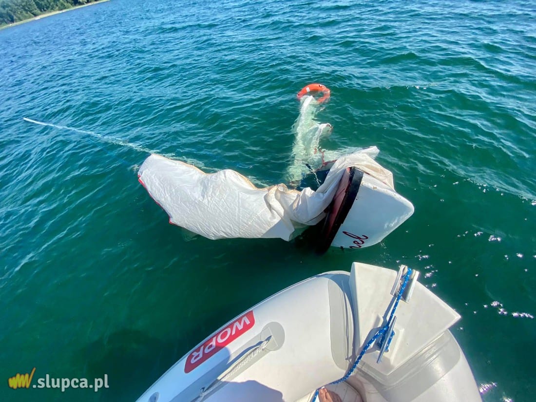 Wypożyczyli łódkę. Rozpadła się w trakcie pływania