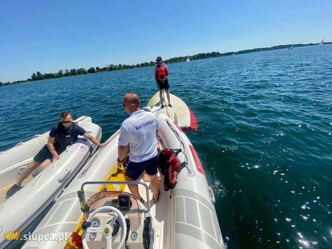 Wypożyczyli łódkę. Rozpadła się w trakcie pływania