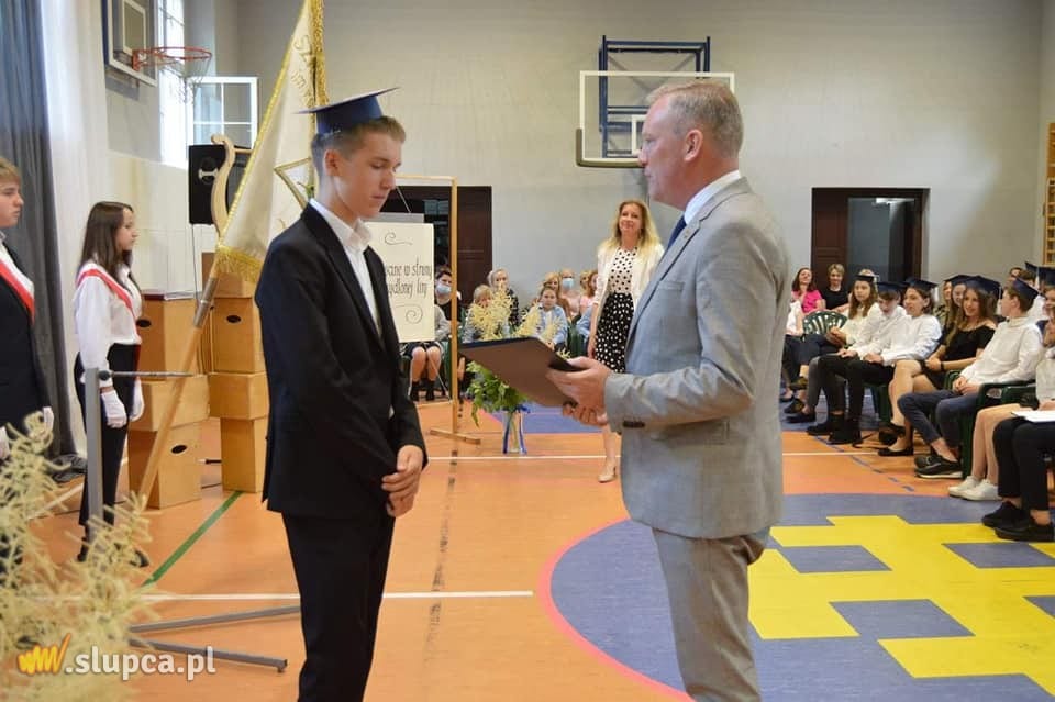 Pożegnanie absolwentów w Jedynce ZDJĘCIA