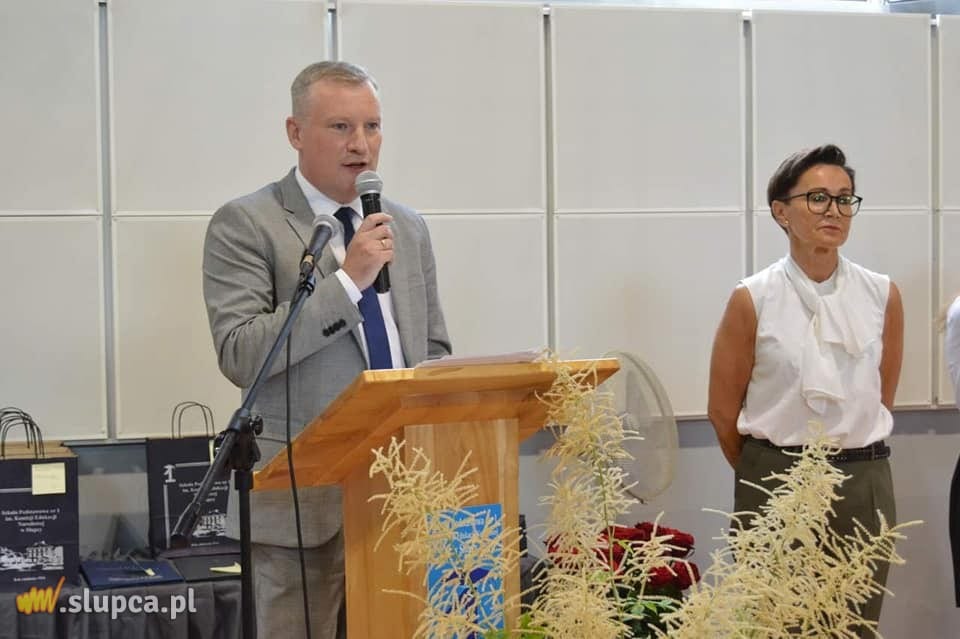 Pożegnanie absolwentów w Jedynce ZDJĘCIA