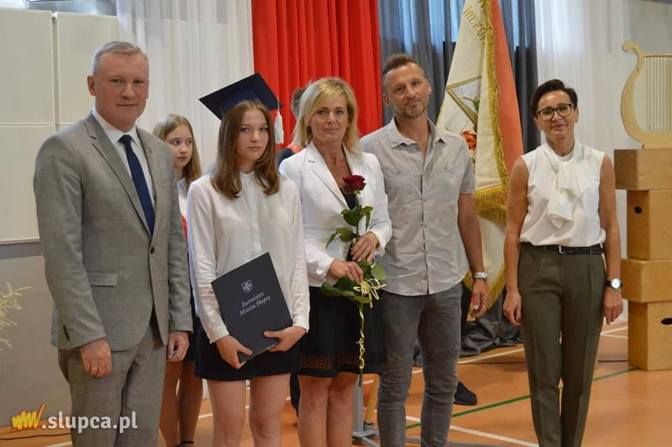 Pożegnanie absolwentów w Jedynce ZDJĘCIA