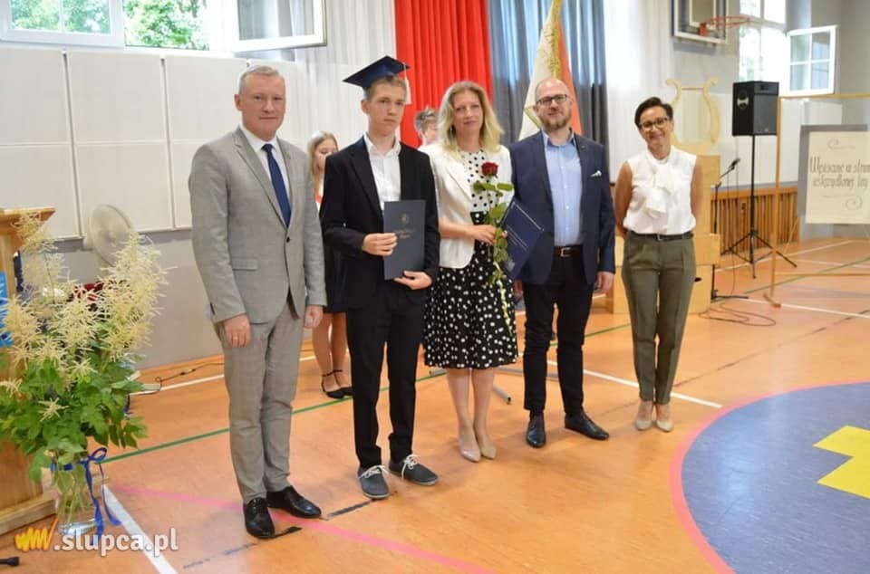 Pożegnanie absolwentów w Jedynce ZDJĘCIA