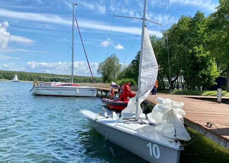 Dwie osoby w wodzie. Akcja w Ostrowie