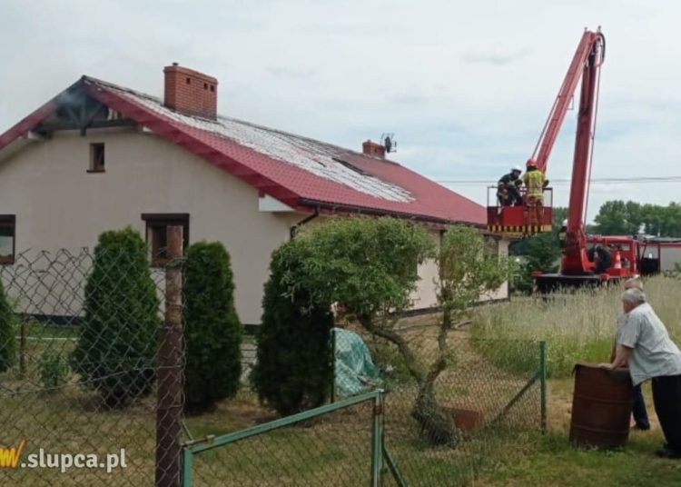 Kilka jednostek ruszyło do akcji. Pali się dom