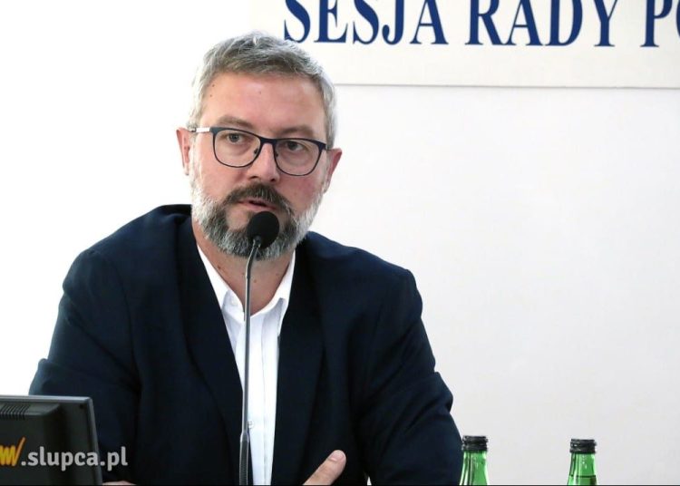 Przewodniczący rady opuszcza koalicję