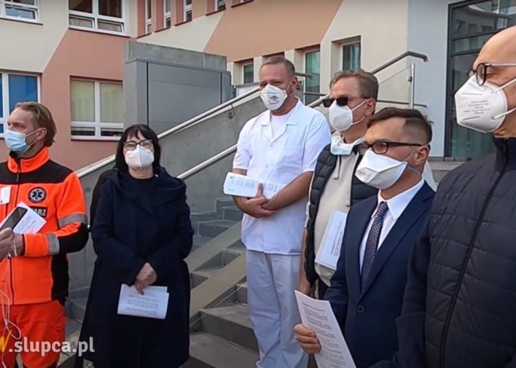 Personel murem za dyrektorem. „Skrajnie oburzeni zachowaniem starosty”