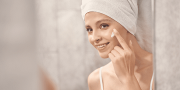 Lekki krem nawilżający pod makijaż – jaki wybrać?