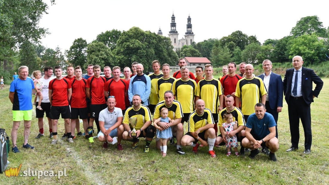 Żonaci znowu górą. Zobacz zdjęcia z meczu