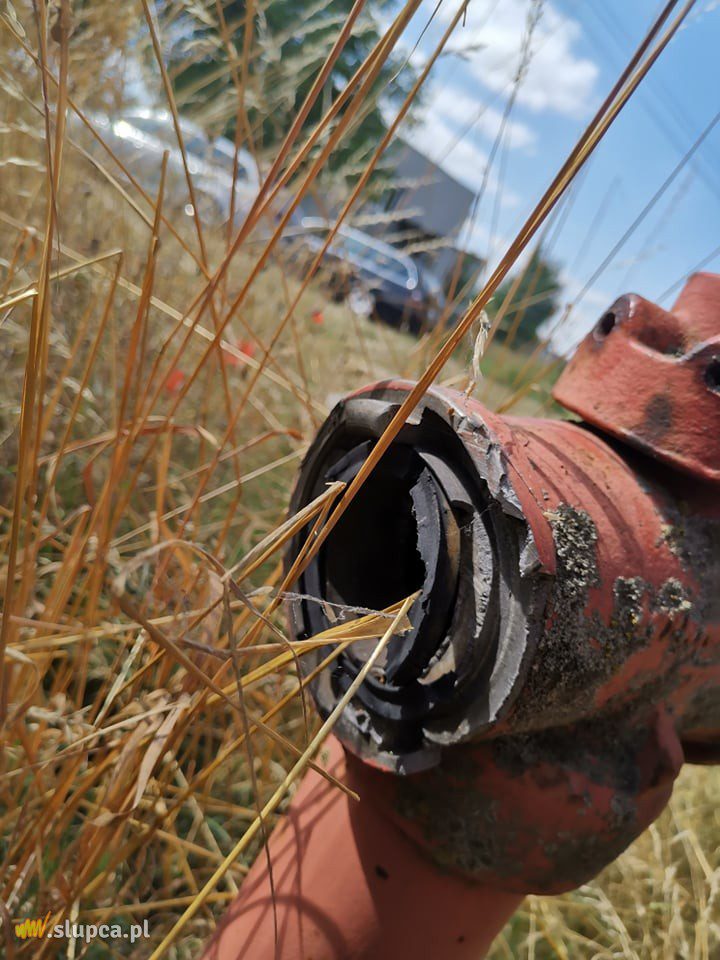 Duży pożar w Czesławowie. Na polu niesprawny hydrant
