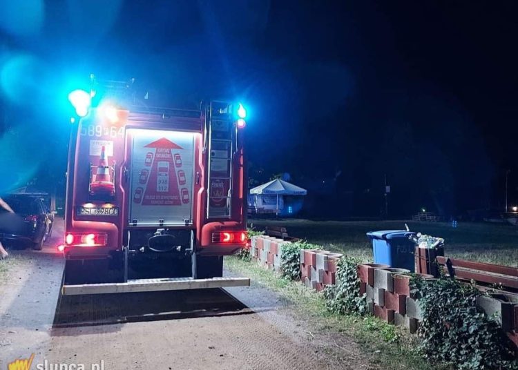 Dowieźli pacjenta do karetki