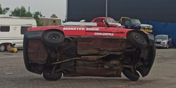 Driftował, dachował i miażdżył auta. Show kaskadera w Słupcy