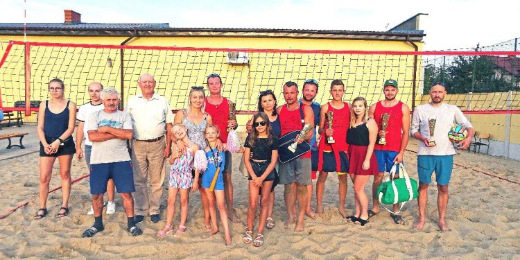 Zapraszają na plażówkę do Cienina