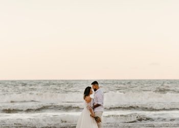 Jak wybrać suknię ślubną zgodną z aktualnymi trendami?