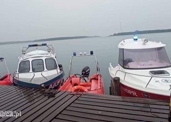 Żaglówka nie mogła spłynąć do brzegu