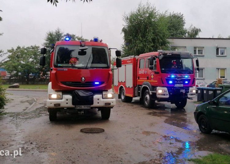 „Przez sufit wlewała się woda”