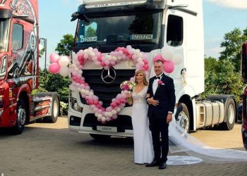 Razem jeżdżą ciężarówką. Wzięli ślub