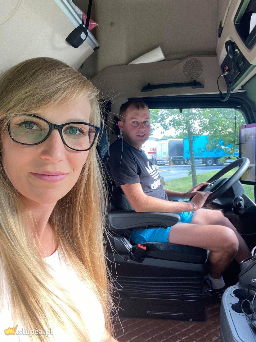 Razem jeżdżą ciężarówką. Wzięli ślub