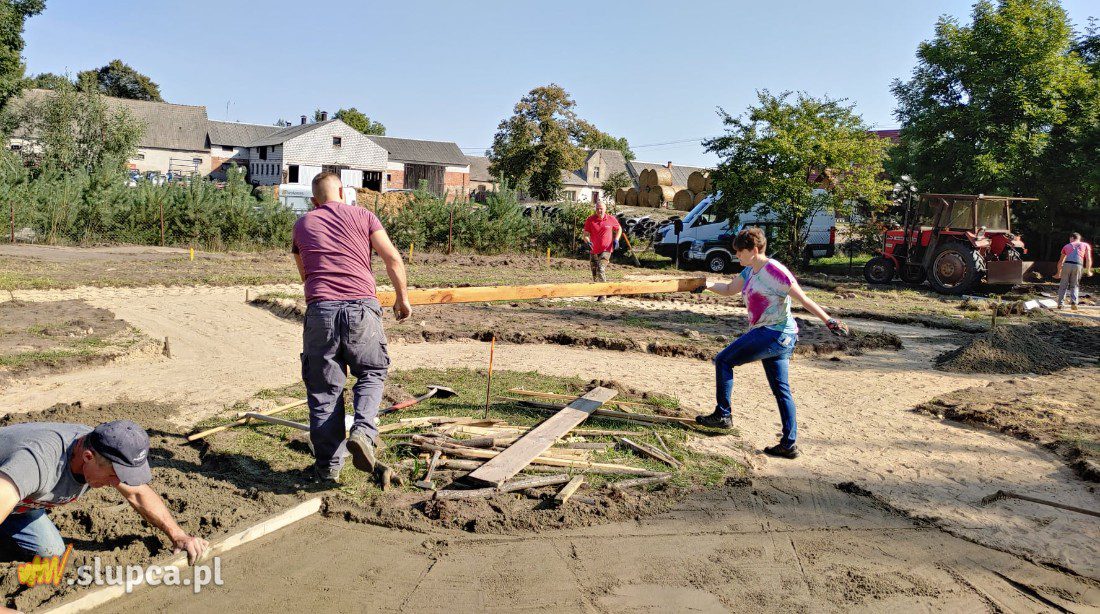 Mieszkańcy budują miasteczko rowerowe