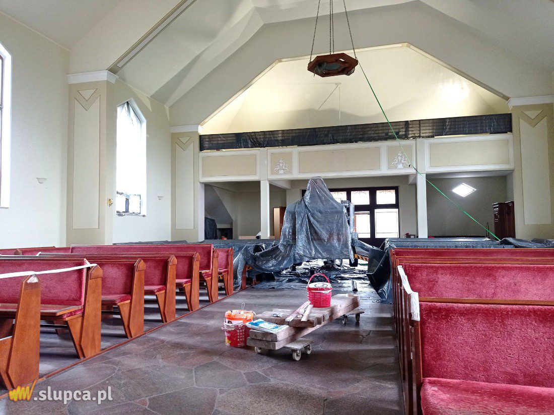 Trwa malowanie kościoła. Zobacz zdjęcia