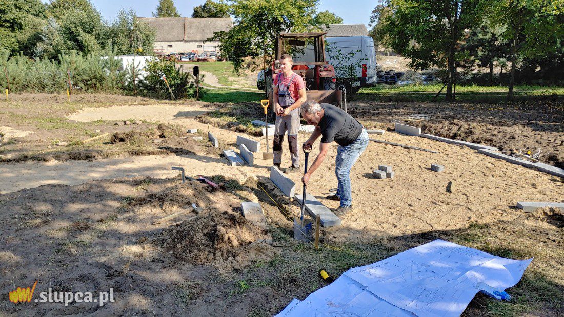 Mieszkańcy budują miasteczko rowerowe