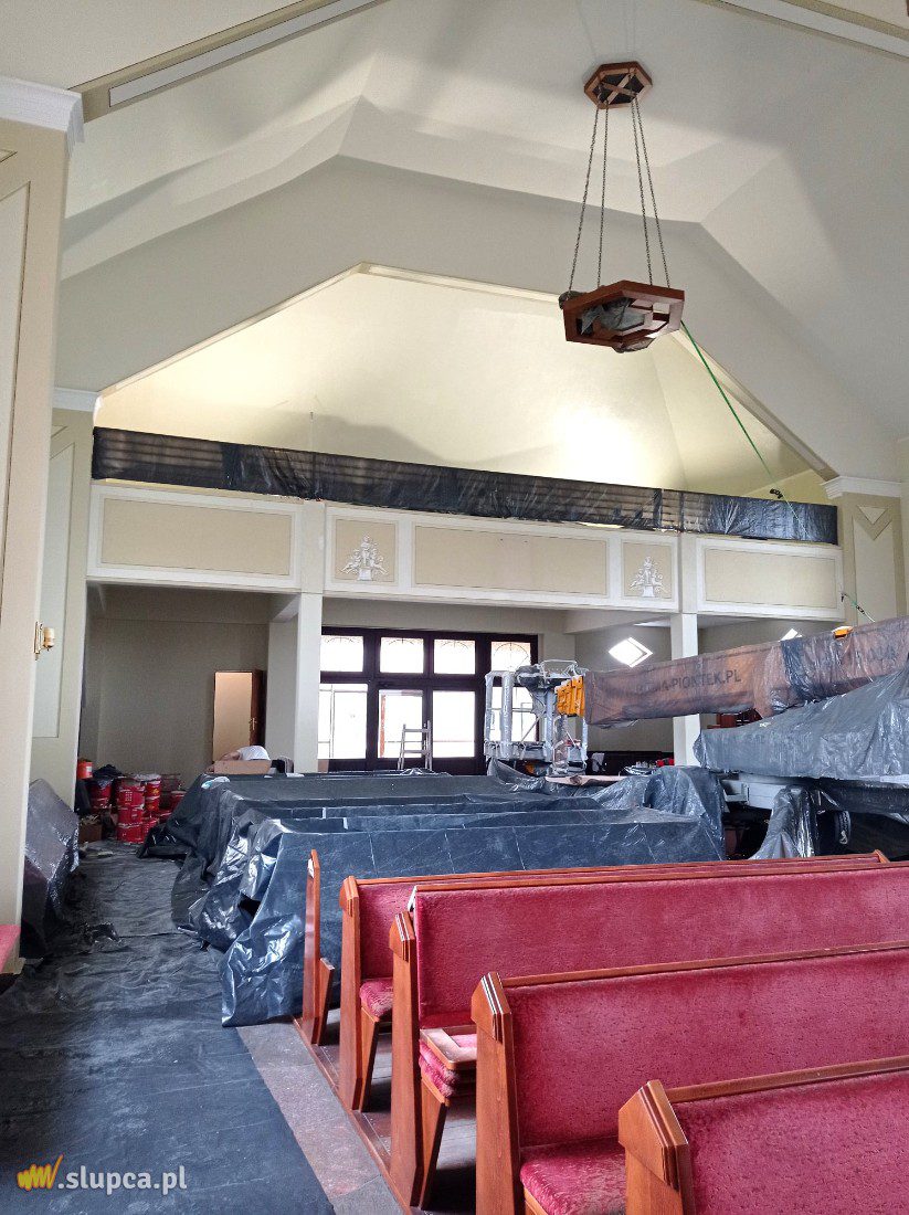 Trwa malowanie kościoła. Zobacz zdjęcia