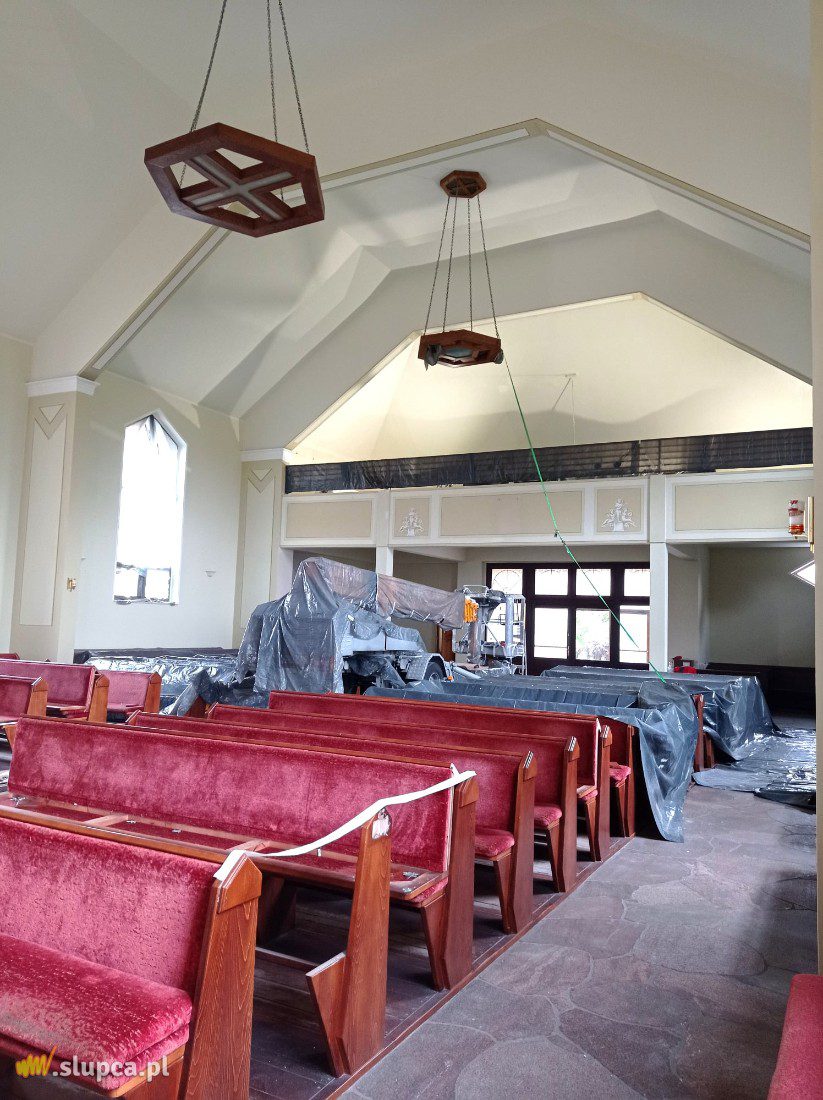 Trwa malowanie kościoła. Zobacz zdjęcia