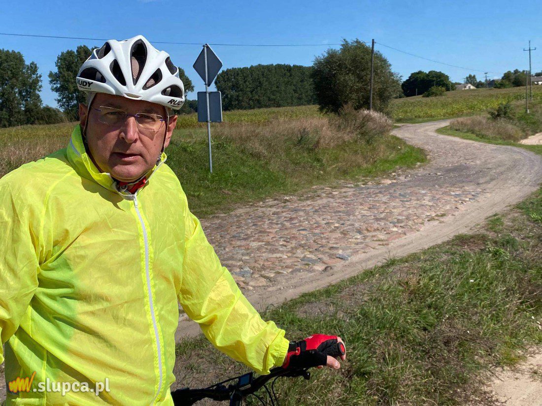 Starosta przemierza rowerem drogi powiatu. 20-letnie zaniedbania PSL-u