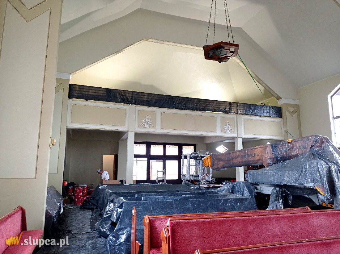 Trwa malowanie kościoła. Zobacz zdjęcia