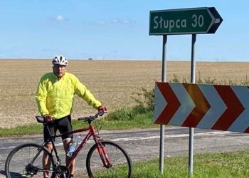 Starosta przemierza rowerem drogi powiatu. 20-letnie zaniedbania PSL-u