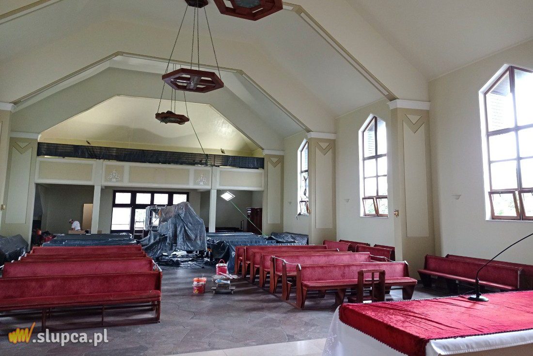 Trwa malowanie kościoła. Zobacz zdjęcia