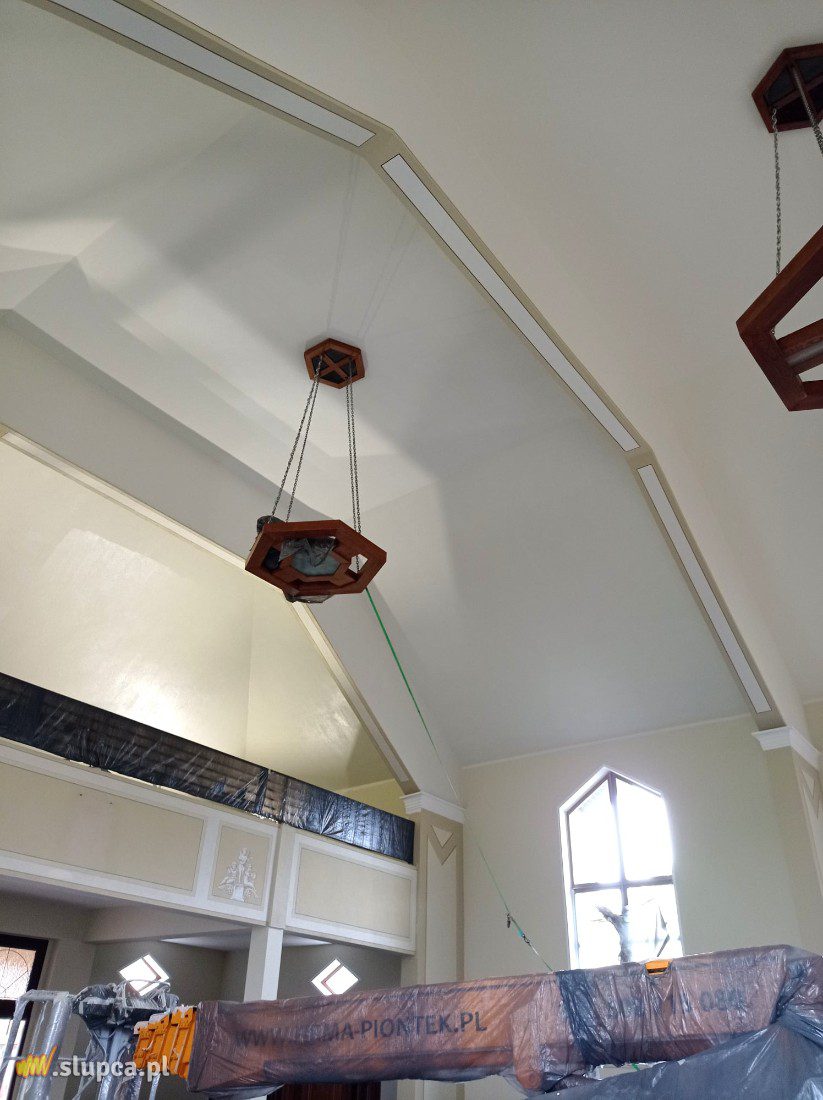 Trwa malowanie kościoła. Zobacz zdjęcia