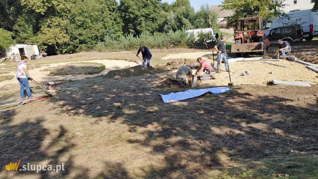 Mieszkańcy budują miasteczko rowerowe