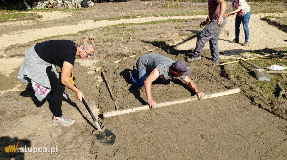 Mieszkańcy budują miasteczko rowerowe