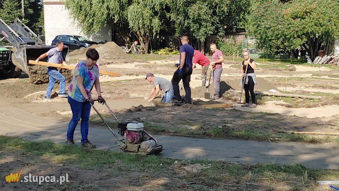 Mieszkańcy budują miasteczko rowerowe