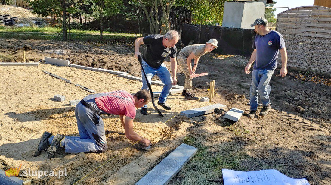 Mieszkańcy budują miasteczko rowerowe