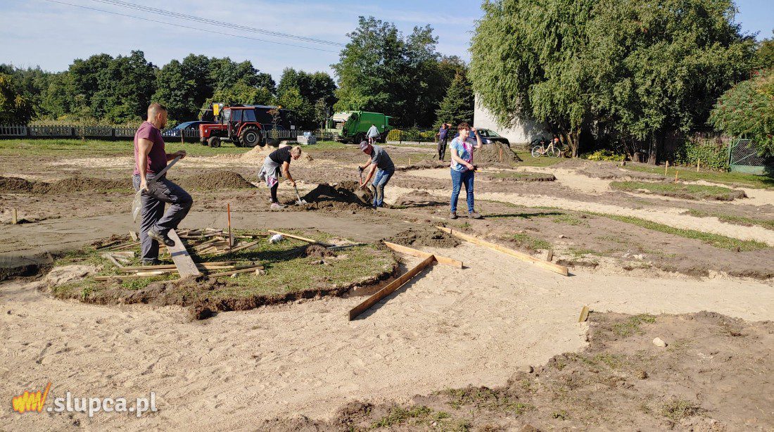 Mieszkańcy budują miasteczko rowerowe