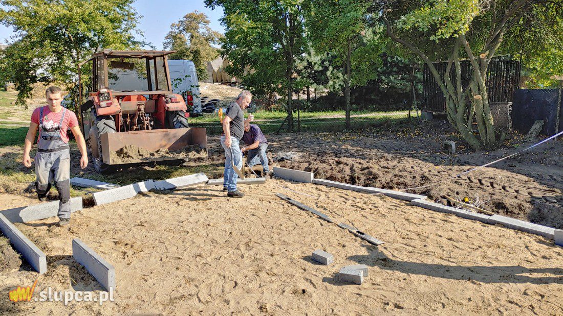 Mieszkańcy budują miasteczko rowerowe