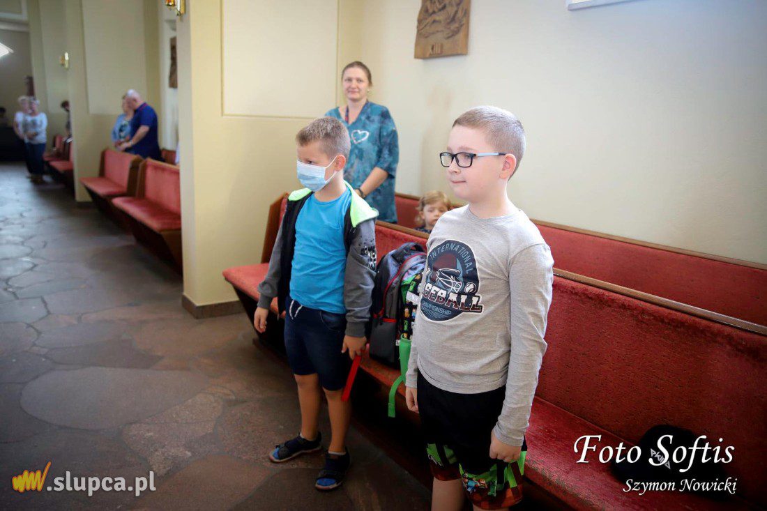 Święcenie przyborów szkolnych w Kozalu ZDJĘCIA