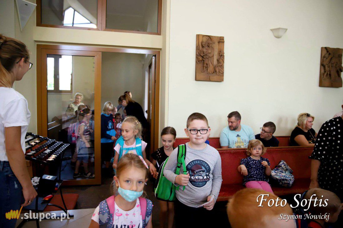 Święcenie przyborów szkolnych w Kozalu ZDJĘCIA