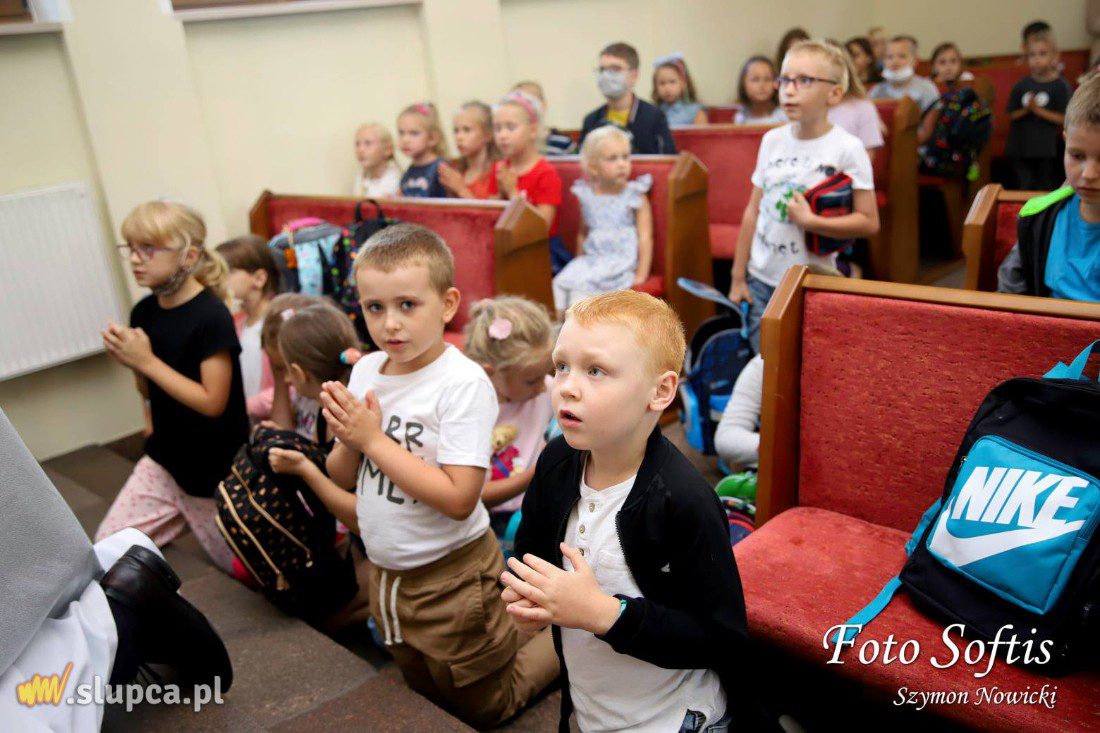 Święcenie przyborów szkolnych w Kozalu ZDJĘCIA
