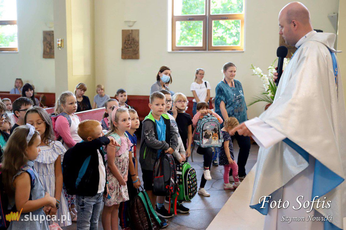 Święcenie przyborów szkolnych w Kozalu ZDJĘCIA