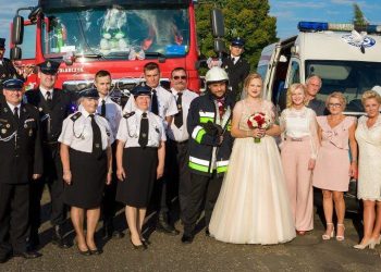 Strażacki ślub w Cieninie. Gratulacje dla Grety i Piotra!