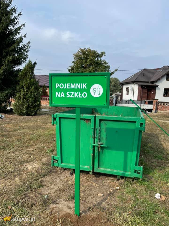 Na cmentarzu pojawiły się tablice. Proboszcz apeluje