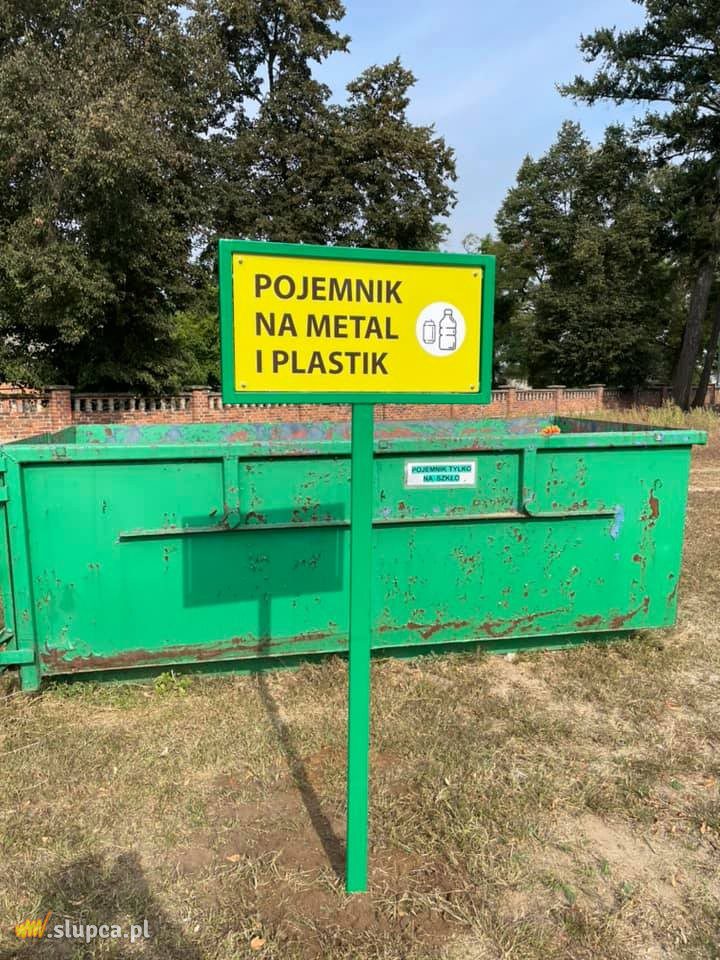 Na cmentarzu pojawiły się tablice. Proboszcz apeluje